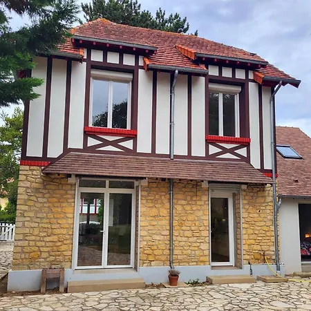 Maison De Famille Avec Jardin Clos Et Terrasse Proche De La - Fr-1-788-31 *