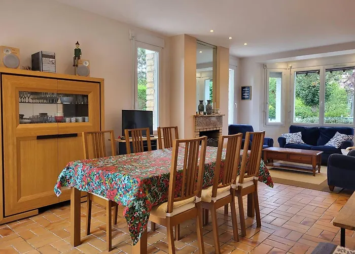 Maison De Famille Avec Jardin Clos Et Terrasse Proche De La - Fr-1-788-31 度假居