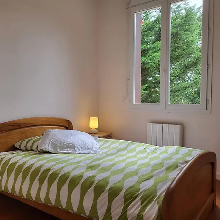 Maison De Famille Avec Jardin Clos Et Terrasse Proche De La - Fr-1-788-31 *